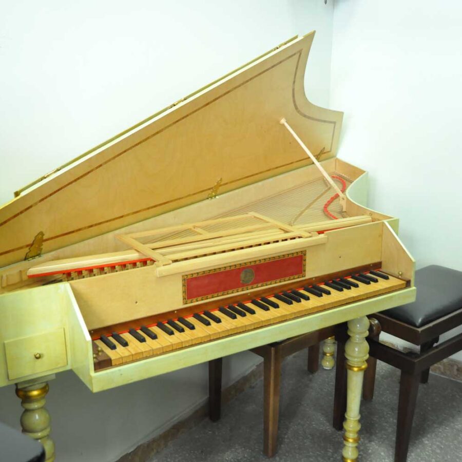I Nostri Strumenti - Fabro pianoforti
